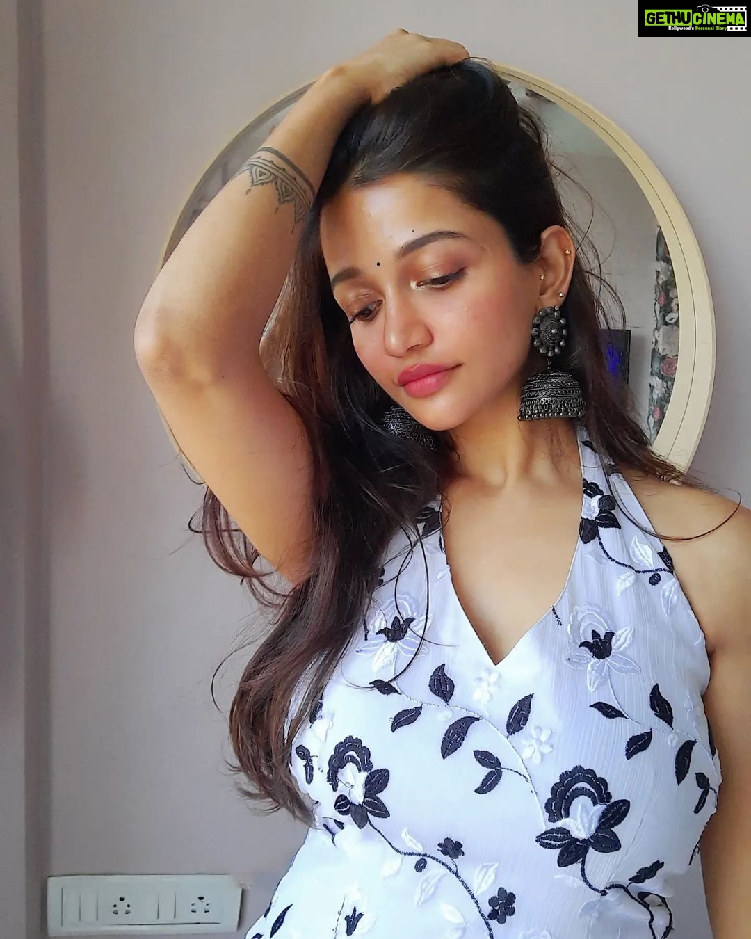 Anaika Soti Instagram - Don't see my TV 🙈