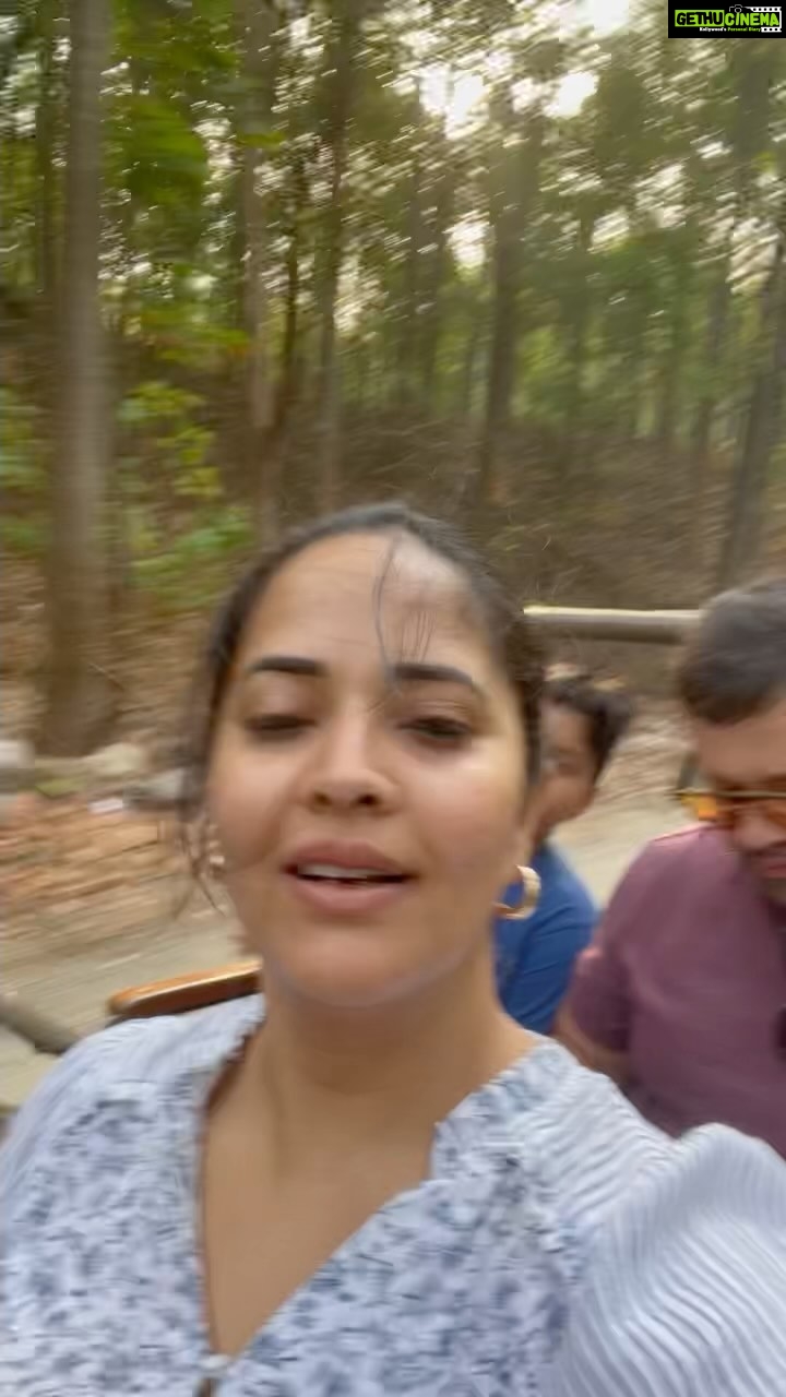 Anasuya Bharadwaj Instagram - Jumanji feels!! 🌳🌴 #EnjoyEnjami ✌🏻🧿