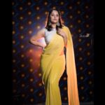 Anasuya Bharadwaj Instagram - Sunshine to the square inch ☀️🌻 For #Jabardast #tonyt Outfit & Styling : @gaurinaidu ⭐️ PC: @verendar_photography 🐝