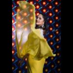 Anasuya Bharadwaj Instagram - Sunshine to the square inch ☀️🌻 For #Jabardast #tonyt Outfit & Styling : @gaurinaidu ⭐️ PC: @verendar_photography 🐝