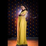 Anasuya Bharadwaj Instagram - Sunshine to the square inch ☀️🌻 For #Jabardast #tonyt Outfit & Styling : @gaurinaidu ⭐️ PC: @verendar_photography 🐝