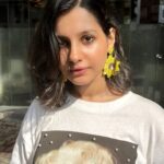 Angana Roy Instagram - Sunshine and Sunflower kinda day! 🌻 @___sagardweepdeb___ behind the lens Earrings by @abeoindia_official #sunshinetherapy #sunflower #summertimeshine #summervibes #marilynmonroe #tshirt #daylight #naturallight #naturallightphotography #aunaturale #glowup #designerearrings #naturalmakeup #naturalhighlight #upcloseandpersonal #humiddays #saturdayvibes #portraitmood #kolkatadiaries