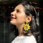 Angana Roy Instagram - Sunshine and Sunflower kinda day! 🌻 @___sagardweepdeb___ behind the lens Earrings by @abeoindia_official #sunshinetherapy #sunflower #summertimeshine #summervibes #marilynmonroe #tshirt #daylight #naturallight #naturallightphotography #aunaturale #glowup #designerearrings #naturalmakeup #naturalhighlight #upcloseandpersonal #humiddays #saturdayvibes #portraitmood #kolkatadiaries