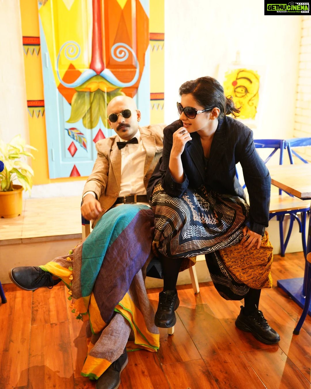 Angana Roy Instagram - Pair of Shady People. Conceptualization and Styling : @palsuman109 Photography : @anjanavaphotos Makeup : @rianbridal Location Courtesy : @bohotrunkkolkata Thank you lovely folks over at @inkcollab.pr : @sanjuktan @soujannya_das @saswatach6 for this #photooftheday #ootdfashion #instadaily #fashion #fusion #kolkata #boho #bestoftheday #potd #ootd #fashionphotography #instagood #shades #saturdaymood #slimshady #streetstyle #instafashion #artsy #saturday #newlook #photoshoot #summer #fashionista #photogram #summervibes #igers #retro #daylight