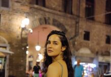 Angira Dhar Instagram - By the night.. 🎷 #florence #firenze #travel #music #looseyourself