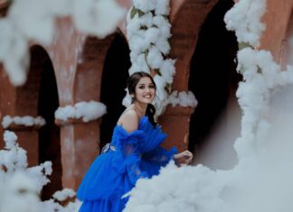 Anikha Instagram - buh-bye 2020. A pretty weird year all together...... Pc:@sd._photographyinsta @siju_doss Outfit:@elakshidesignerstudio MUAH:@makeoverbyshaima