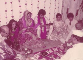 Anil Kapoor Instagram - You gave us your blessings once...now my ‘other’ family needs blessings to start a new journey kyunki shaadi ke baad sab badal jaata hai...🙏🏻