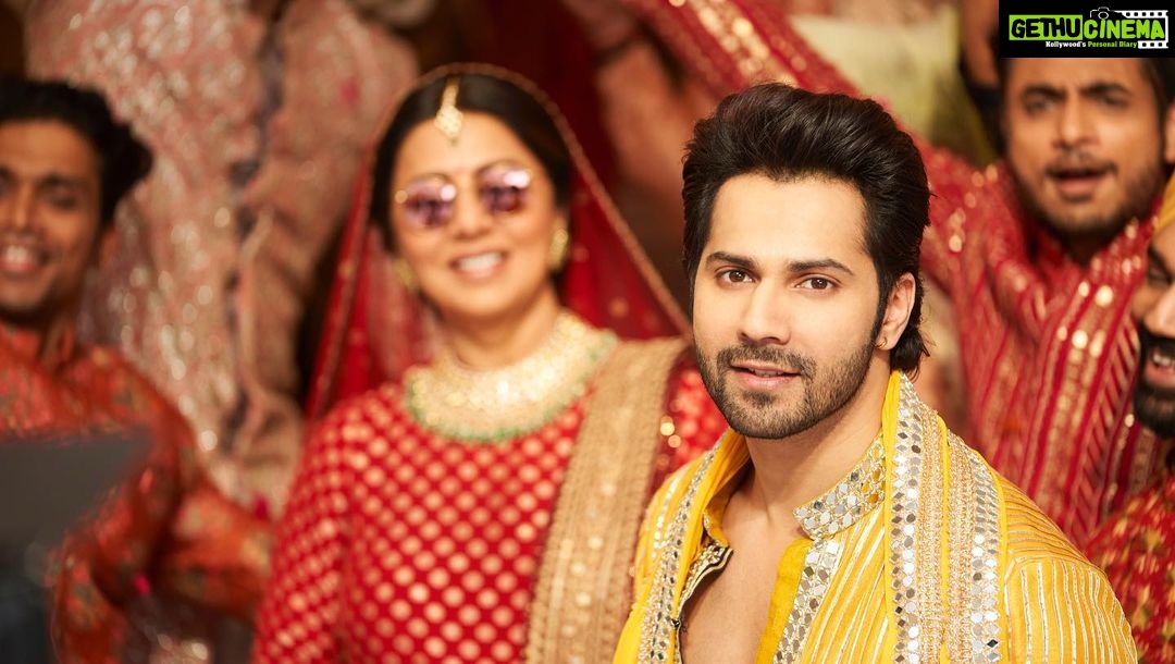 Anil Kapoor Instagram - Parivaar ho toh aisa, lage ikdum khoobsurat jaisa! #ThePunjaabbanSong out tomorrow! #JugJuggJeeyo, releasing in cinemas on 24th June. @karanjohar @apoorva1972 @ajit_andhare @neetu54 @varundvn @kiaraaliaadvani @manieshpaul @mostlysane @raj_a_mehta @rishiwrites @gippygrewal @tanishk_bagchi @zarakhan @mainhoonromy @azeemdayani @boscomartis @dharmamovies @viacom18studios @tseries.official