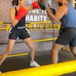 Anju Kurian Instagram - Box away your doubt, fear and your excuses! Moving the feet in and out with my coach @jophiel_l 💪💪💪. @combatfitnesscult #boxing #mma #fitnessgoals #learning #progressnotperfection #fitnessmotivation #workout #dailymotivation #goodday #tuesdayvibes #martialarts