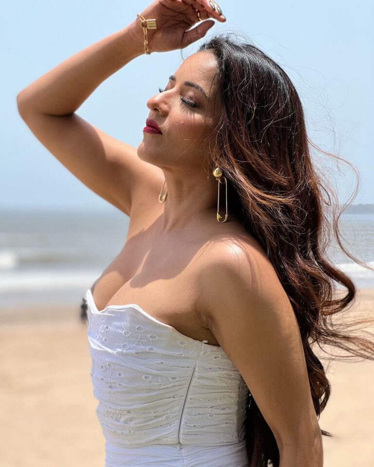 Antara Biswas Instagram - About Today ❤️❤️❤️…. Press Con For “DHAPPA” my First Hindi OTT debut on @hungama_play … Do Watch It Friends and shower Your Love To Us…. Mua: @sachinmakeupartist1 Hairstyling: @shab_qureshi786 Assisted n 📸: @deepakpathak663 Managed by : @akramgunner Novotel Mumbai Juhu Beach