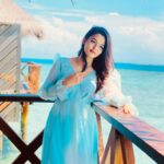 Aparna Das Instagram – To turquoise blue water! 🌊 
#maldives
Dress @designs_by_lis 
Styling @style_withandriya @andriya_nunez 
Travel partner @budgetholidayz