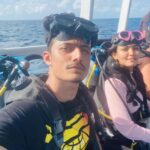 Aparna Das Instagram - Right before we jumped 12 meters under the ocean. 🌊 #scubadiving #maldives #bestfeeling Travel partner @budgetholidayz