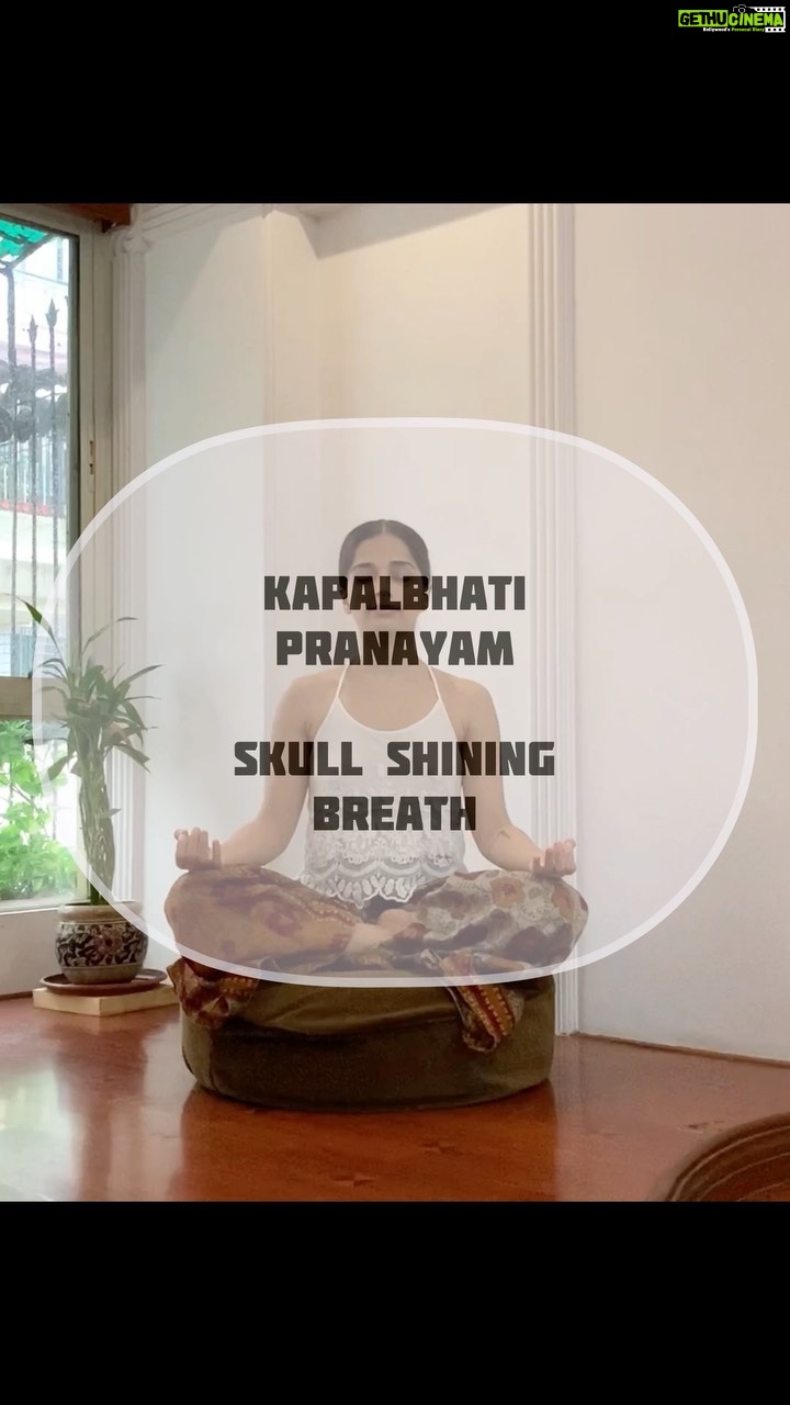 Aparnaa Bajpai Instagram - 🧘🏼♀️keeping the spine straight starts from the tail bone, travelling all the way up; crossing the back of the neck and to the head. 🧘🏼♀️Avoid any bending of the spine throughout, in order to avoid any blockages to the energy flow. 🧘🏼♀️Kapalbhati: Generates heat in your body. Stimulates the nervous system. Stimulates the abdominal organs. Improves the digestive health. Improves the blood circulation. Increases metabolic rate. Promotes mental clarity.