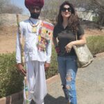 Archana Instagram - When i broke the ice in Matter of 4 cliX 1) When I try to behave sabhya 2) then I am tired of behaving normal (read:acceptable) 3) whom am I kidding😀let's chill bro . . . #holiday #getaway #jawai #dera #cheetahgarhresort #leopard #wild #rajasthani #aapdorajasthan #desi #india #travel #travelogue #india #myindia #explore #wildlife #resort #spa WelcomHeritage Cheetahgarh Resort & Spa