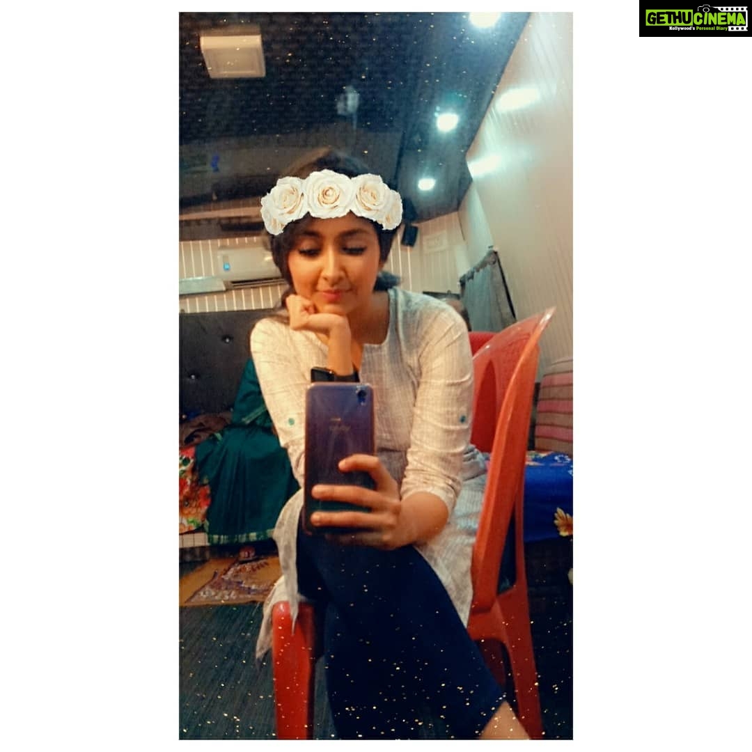 Archana Jois Instagram - *spam spam spam* . Just Hit the like button. Scroll. Don't read further. Bye. . . . . . . . . . . . . . . . . . . . . . . . . . . . . . . . . . . . . . Hahaha you are curious I know π Nakshe shoot was scheduled tonight. Officially yesterday night. I clicked these pictures in friend's phone (snapchat filters for the first time) for timepass before I was called to the set. Unfortunately for various reasons shoot got cancelled. But I had made up my mind to stay awake till 2am. So what do i do.. The pictures seemed moderately attractive, so why not again timepass by not just sharing them on Instagram but also by writing one full post... If any grammatical mistakes, il collect them tomorrow,.. (Oh... that's a lot of information) That's it!. End of story. Now go. I told you it's spam. #spam #timepass #2amstories #shootdiaries #nakshe #drama #snapchat #goodnight Pc @hapiness_548