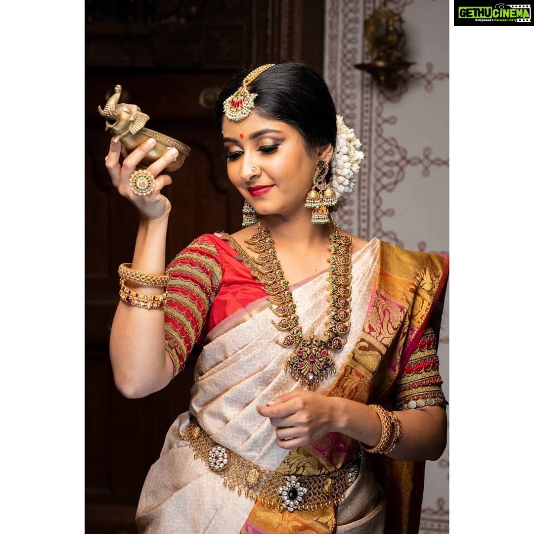 Archana Jois Instagram - MUA : @makeoverbysamridhi_ram Pc : @weddingraja Jewellery : @lotus_silver_jewellery