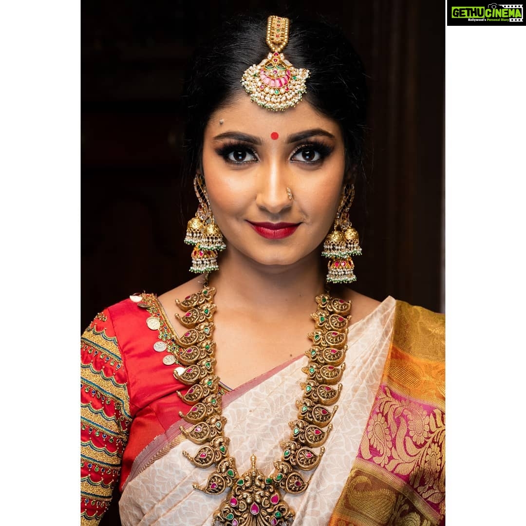 Archana Jois Instagram - MUA : @makeoverbysamridhi_ram Pc : @weddingraja Jewellery : @lotus_silver_jewellery