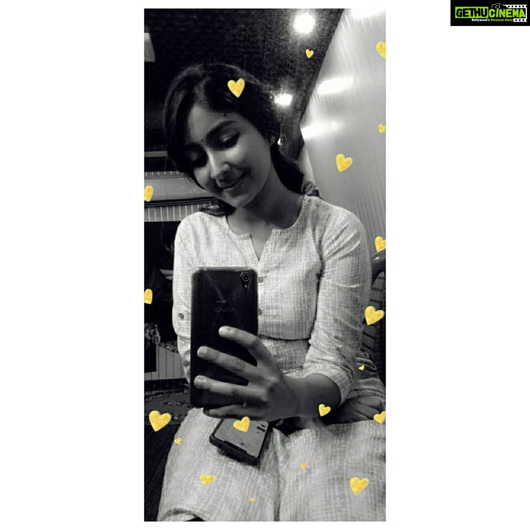 Archana Jois Instagram - *spam spam spam* . Just Hit the like button. Scroll. Don't read further. Bye. . . . . . . . . . . . . . . . . . . . . . . . . . . . . . . . . . . . . . Hahaha you are curious I know π Nakshe shoot was scheduled tonight. Officially yesterday night. I clicked these pictures in friend's phone (snapchat filters for the first time) for timepass before I was called to the set. Unfortunately for various reasons shoot got cancelled. But I had made up my mind to stay awake till 2am. So what do i do.. The pictures seemed moderately attractive, so why not again timepass by not just sharing them on Instagram but also by writing one full post... If any grammatical mistakes, il collect them tomorrow,.. (Oh... that's a lot of information) That's it!. End of story. Now go. I told you it's spam. #spam #timepass #2amstories #shootdiaries #nakshe #drama #snapchat #goodnight Pc @hapiness_548