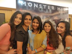 Archana Jois Instagram - My pleasure meeting the wonder women of KGF!!
.
.
.
And to be seated between Rocky Bhai and Anant Nag sir was something special 💕 
@bunnysncarrots @srinidhi_shetty @samrudhikirtan @avinashsangeetha
#kgf #successmeet #hombalefilms #rockybhai #yash #anantnag