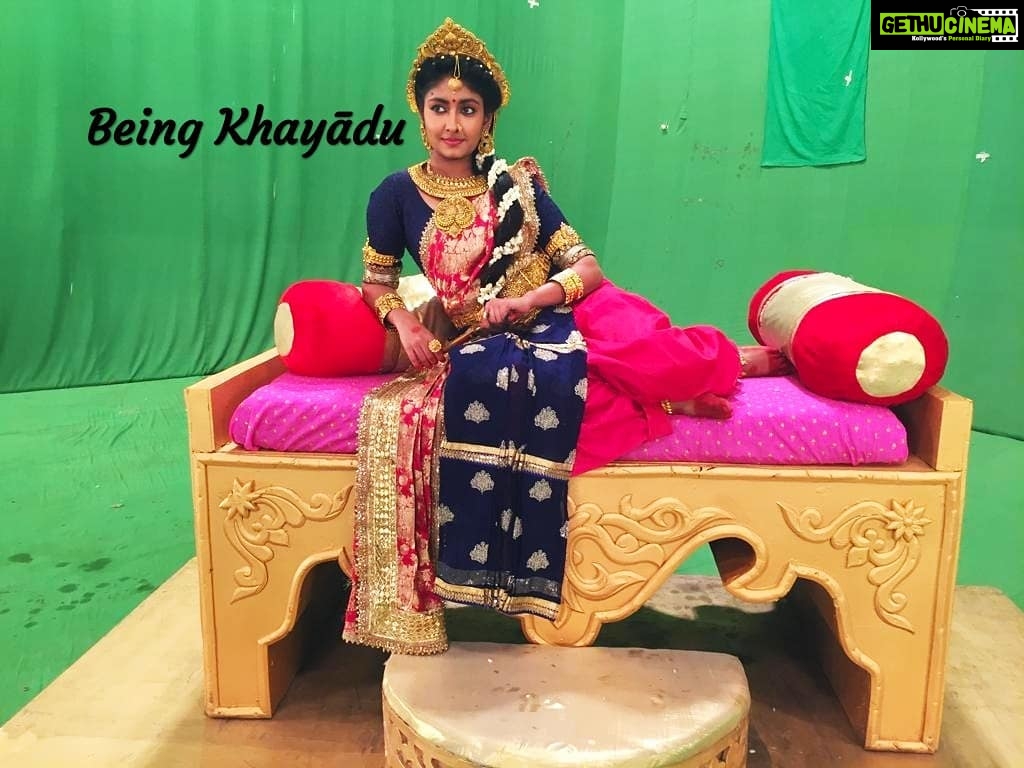 Archana Jois Instagram - ||Ugram vīram mahā-vishnum jvalantam sarvato mukham | nrisimham bhīshanam bhadram mrityur mrityum namāmyaham|| Narasimha avatara is one of the most significant incarnations of Sri Vishnu in his dashavatara. I feel fortunate to have played the role of Khayādu (mahā bhakta prahallada's mother) Being Khayādu was definitely not easy.. The dilemma of righteousness being the mother of prahallada, an ardent devotee of Srimannārāyana and of worldy duties as wife of Hiranyakashyap, king of daityas, which one will win? Tune in tonight at 8PM to Zee Kannada/tamil for more. #narasimha #dashavatara #prahlad #zee #mythology #srivishnudashavatara #kannada #tamil