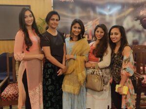 Archana Jois Instagram - My pleasure meeting the wonder women of KGF!!
.
.
.
And to be seated between Rocky Bhai and Anant Nag sir was something special 💕 
@bunnysncarrots @srinidhi_shetty @samrudhikirtan @avinashsangeetha
#kgf #successmeet #hombalefilms #rockybhai #yash #anantnag
