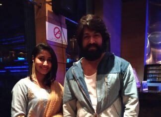 Archana Jois Instagram - Finally a picture with THE MONSTER!! 😍 @thenameisyash "KGF SUCCESS MEET" A day to be cherished! ❤️ #successmeet #monsterhit #yash #daytoremember #motherandson #25days #gratitude @rj_preethi earrings 🤗😘