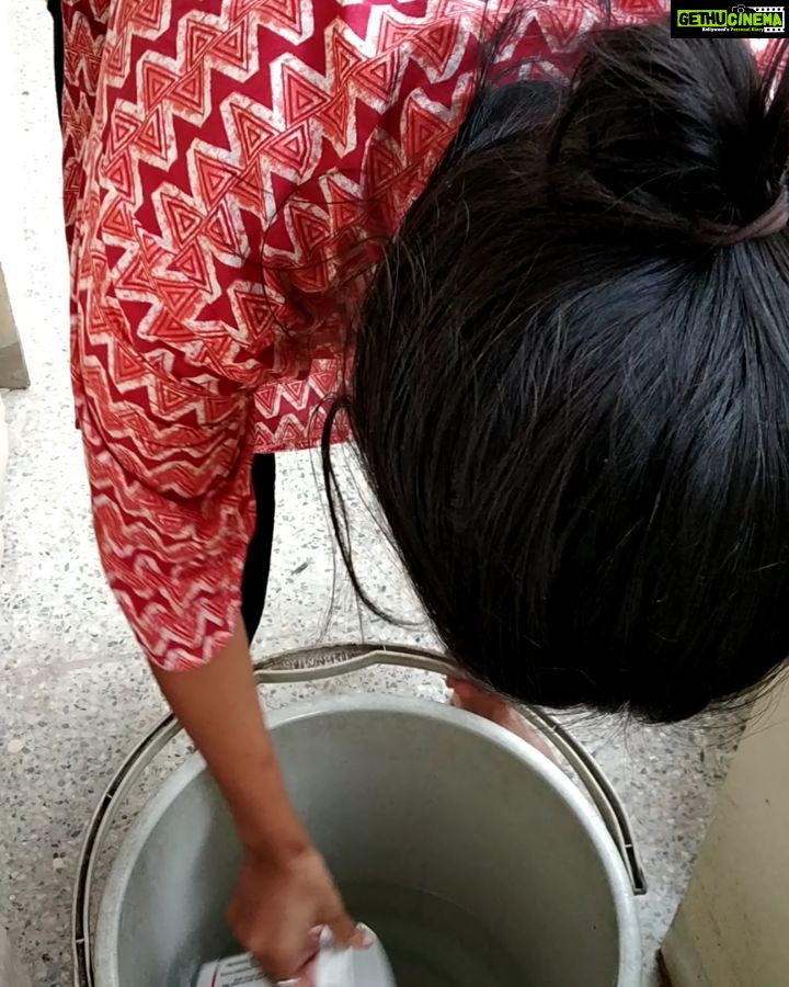 Archana Jois Instagram - That's how you water the plants 😄 #homeismygym #desiworkout #nofilter