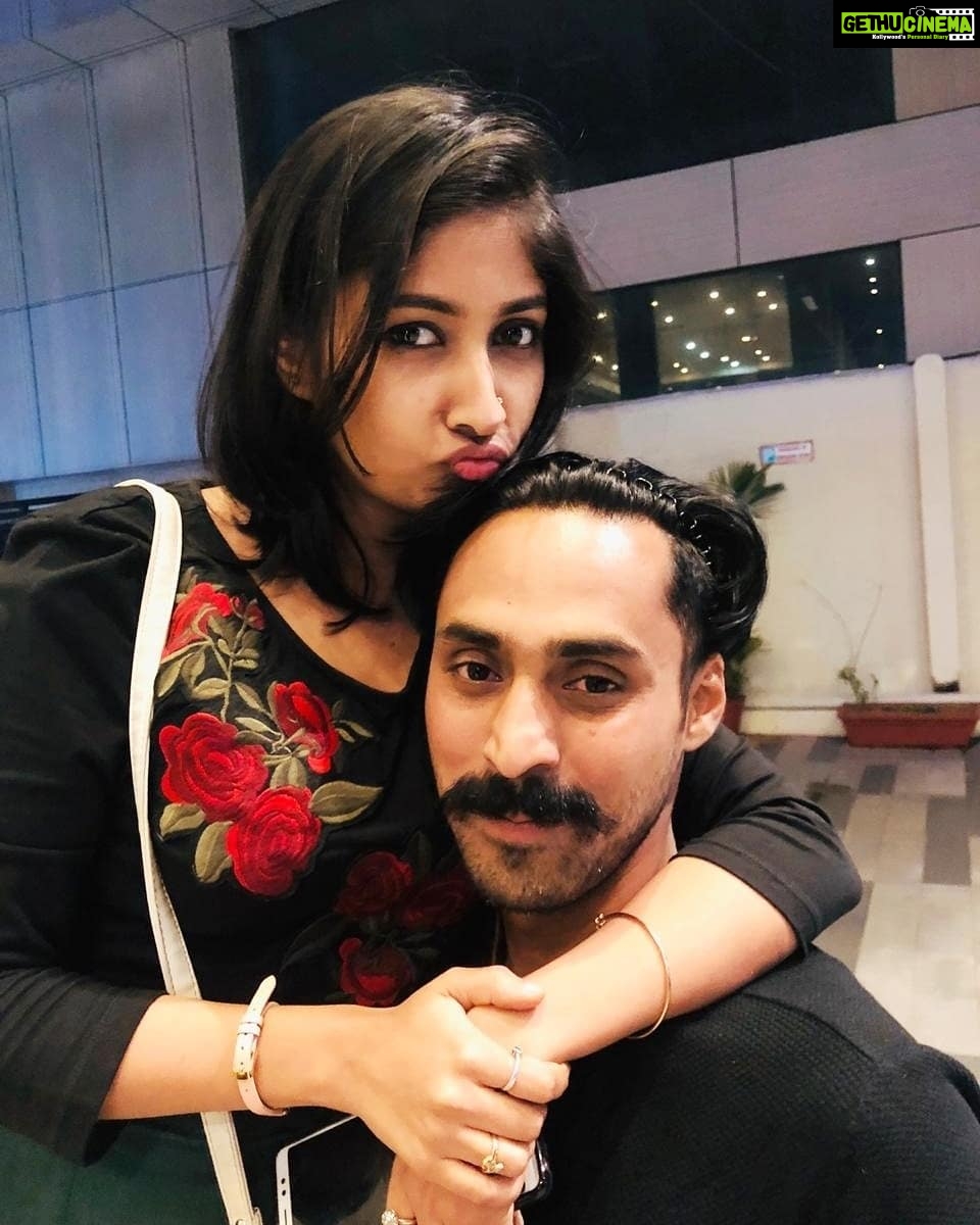 Archana Jois Instagram - Sky was lit above the Millers! 😉 #hubby #birthdayboy #dinnerdate #skylit #citrus #millers46 #latepost #black #colorcoordinated