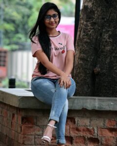 Archana Jois Instagram - Once upon a time,.. . . . . . . . . . . . . . . . . I too had looong hair! Not as long as Rapunzel's. #longhairdays #naturallystraighthair #noedits #stayweird #rapunzel @vikas.pissay
