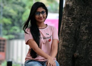 Archana Jois Instagram - Once upon a time,.. . . . . . . . . . . . . . . . . I too had looong hair! Not as long as Rapunzel's. #longhairdays #naturallystraighthair #noedits #stayweird #rapunzel @vikas.pissay