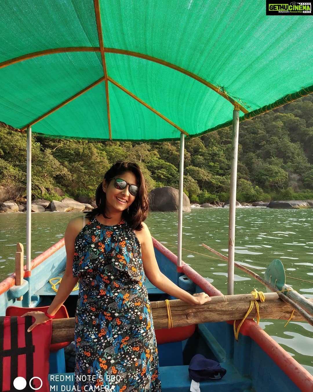 Archana Jois Instagram - Boat ride ⛵ #day4 #boat #boatride #secretbeach #honeymoonbeach #butterflybeach #agonda #goa #lastday