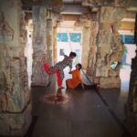 Archana Jois Instagram - When in temple, dance pose is mandatory.. 😉 #shodashopachara #bharathanatyam #dancer #casualclick @jois_vaishnavi Rangasthala