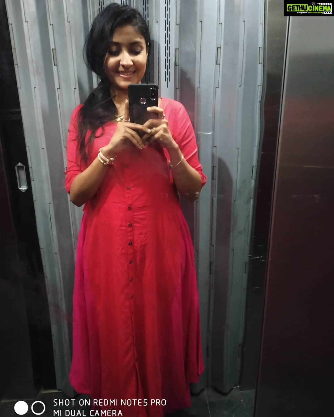 Archana Jois Instagram - Why do you think I use elevators? Hahaha I'm not lazy to climb the stairs. #elevator #lift #stairs #selfie #lazyass #weekendpost #sunday #nofilter #smile #pose #click #longhairdays #lastminutedressup #redmi