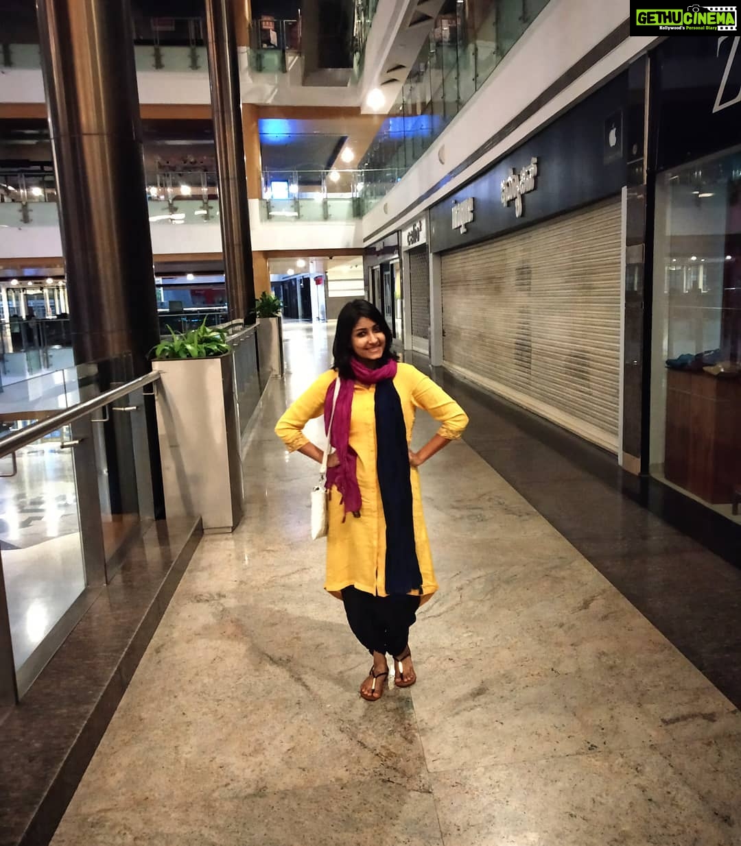 Archana Jois Instagram - Naya haircut toh ek picture banta hain na.. 😂🙈 Please feel free to correct the sentence! #myhindisucks #mybad #correctme #newlooks #haircut #shorthair #newface #movietime #thursdaynight