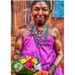 Archana Jois Instagram - ಕಂಪನು ಚೆಲ್ಲುವ ಕೆಂಪು ಗುಲಾಬಿ ಅರಳಿದ ಹೊಸ ಕಮಲ| ಬಿಳುಪಿನ ಜಾಜಿ ಹಳದಿಯ ಜಾಜಿ ಅರಳಿದ ಬಿಳಿ ಕಮಲ ಹೂವನು ಮಾರುತ ಹೂವಾಡಿಗಿತ್ತಿ ಹಾಡುತ ಬರುತಿಹಳು| ಘಮ ಘಮ ಹೂಗಳು ಬೇಕೇ ಎನುತ ಹಾಡುತ ಬರುತಿಹಳು…. #gokarna #hoovamma #florist #colours #humansofkarnataka #halakki #snapseed #oneplus #oneplus7t #phonephotography