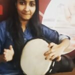 Archana Jois Instagram - Hi hi hi.. Sharing a video of me playing #djembe. Kindly watch and give me one chance to perform 😎🤘 plzzz 🙏😜😁 #simplyforfun #opportunity #seeker #chanceplease #justjoking #oktata Ps : kindly bear my laughter at the end. Dhanyavada.