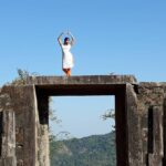 Archana Jois Instagram - If you are happy and you know it strike a pose,! Look at my audience.. I didn't want to crop them off from the picture... #classicaldancer #dancepose #kavaledurga #fort #karnataka #karunadu