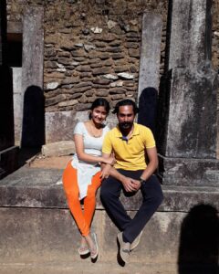 Archana Jois Instagram - Shreyas and his queen 😉 #kavaledurga #fort #king #queen #husbandandwife #nofilters #mustvisit #teerthahalli #hosanagara #karnatakatourism #touristplaces #karnataka