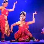 Archana Jois Instagram - Spot me if you can 😊 #throwbackthursday #throwback #nrityarpana #classicaldance #classicaldancer #bharathanatyam #indianclassicaldance #chowdiahmemorialhall #bengaluru