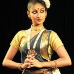 Archana Jois Instagram - Memories.. "Subhadraapaharanam" a Sanskrit ballet choreographed by the talented @cho.nair in mohiniattam..😊 and captured by of course as the pic says @shruthigupta I thoroughly enjoyed playing the role of subhadra in mohiniattam! ❤ thanks ya cho, 😊 #natyainstituteofkathakandchoreography #sanskritballet #mohiniattam #classicaldance