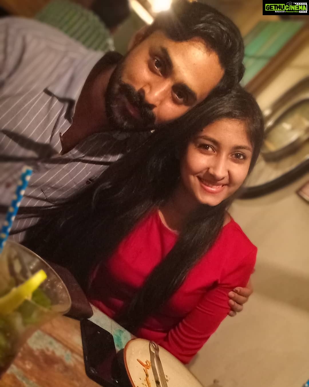 Archana Jois Instagram - Priyatama... oooh oo oo,, priyatame 💘🎵 #hecaughtme the #goldendeer 😁😁 @shreyasudupa