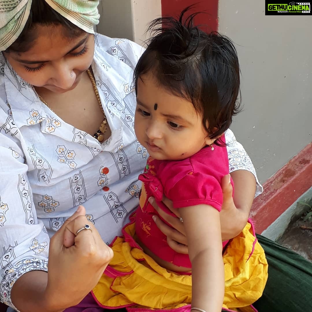 Archana Jois Instagram - This lil bundle of cuteness just stole my heart! #nofilter #teerthahalli #stressbuster #joy #happiness #baby #adviti #tanu
