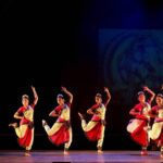 Archana Jois Instagram - Spot me if you can 😊 #throwbackthursday #throwback #nrityarpana #classicaldance #classicaldancer #bharathanatyam #indianclassicaldance #chowdiahmemorialhall #bengaluru