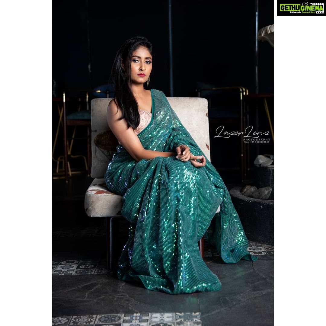 Archana Jois Instagram - Wearing - @laxmikrishnaofficial Photo - @lazerlenzphotography Mua - @makeoverbysamridhi_ram Hairdo - @makeupartistrybymenaka #calendarshoot #sequins #saree #quarantine #collaboration #archanajois