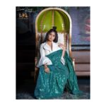 Archana Jois Instagram - Other side of the coin ✨ Wearing - @laxmikrishnaofficial Photo - @lazerlenzphotography Mua - @makeoverbysamridhi_ram Hairdo - @makeupartistrybymenaka #saree #chinkiminki #tanamina #sequins #glitter #otherside
