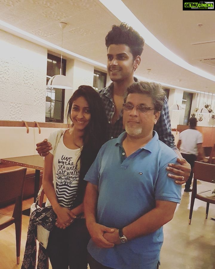 Archana Jois Instagram - Father of 2 kids. Guess who? 😊 #Bombay #midnightdinner #basilico #yunusyouarefunny #nightoutwiththesetwo #timewellspent #shootdiaries #durgainyou #memories #100thpic Mumbai, Maharashtra