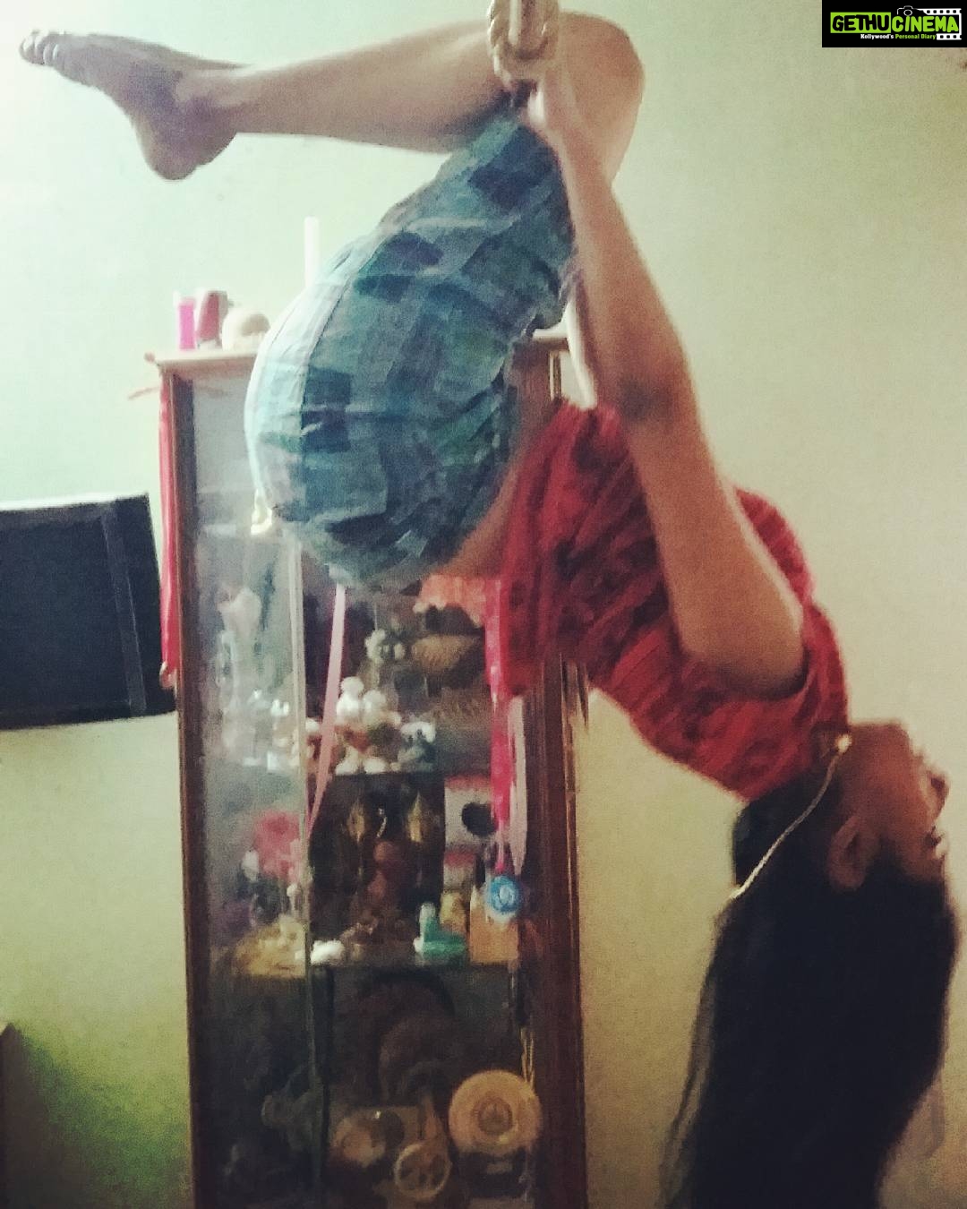 Archana Jois Instagram - Mission accomplished 💪 😎😜 #mydaddy #myhero #myinspiration #myteacher #gymnastics 😜 #balance #backinaction
