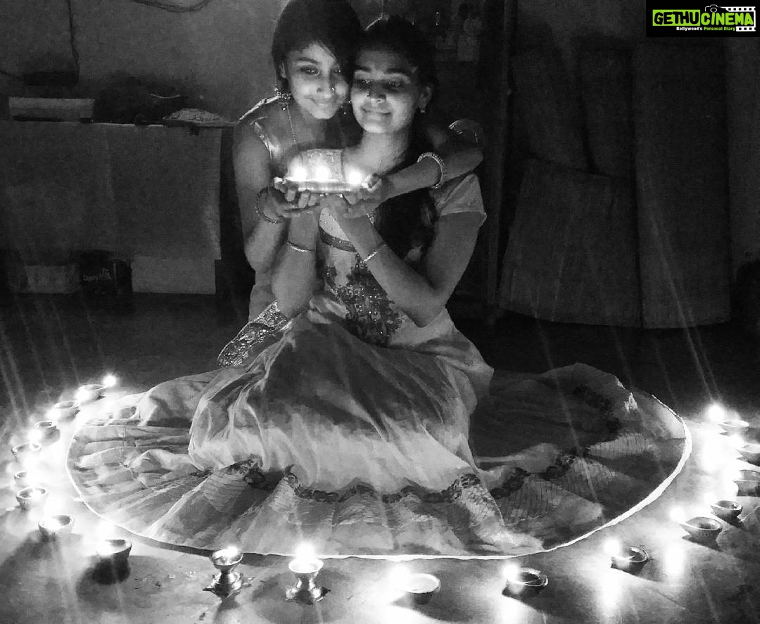 Archana Jois Instagram - There's no better sister than you.. #diwalidecor #dressedup #sisterbethebest #sisters👭 #iloveyou #younger #lilone #mycutie R.K. Hegde Nagar
