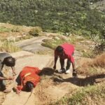 Archana Jois Instagram - Making of an accident scene 😛 Durga's adventure in devryandurga, tumkur! An exhausting, risky, tiring, sunburnt, yet excited and fun filled day!!!! 😎🙌 #durgathebravo 😜 #durgainaction #courageous 😎 #energetic 💪 #hillshoot #accidentscene #adventurous #tumkur #devrayandurga #makingvideo #outdoorshoot #ropeharness #firsttime #somuchfun!!!!!!! #happyme #lovedtheexperience #instavideo #instaadventure
