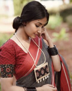 Archana Jois Instagram - Blush on her cheek..
Red was her smile..
And a saree flaunting the grace within..
He fell again!!
.
- Dhathree Hanabe

Saree, Jewellery, Styling, Concept & Curation - @laudable_drapes
Photography - @naveenvcphotography
MUA - @makeup_by_deeparachel
Hairstyle -  @makeovers_by_sudhavallabha
Location - @kadackalfarm 

 #pattedaanchu #indianweaves